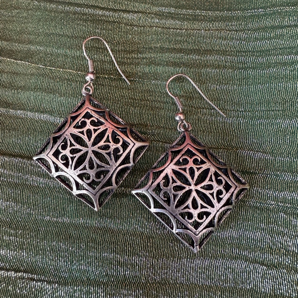 Elegant Silvertone Filigree Earrings